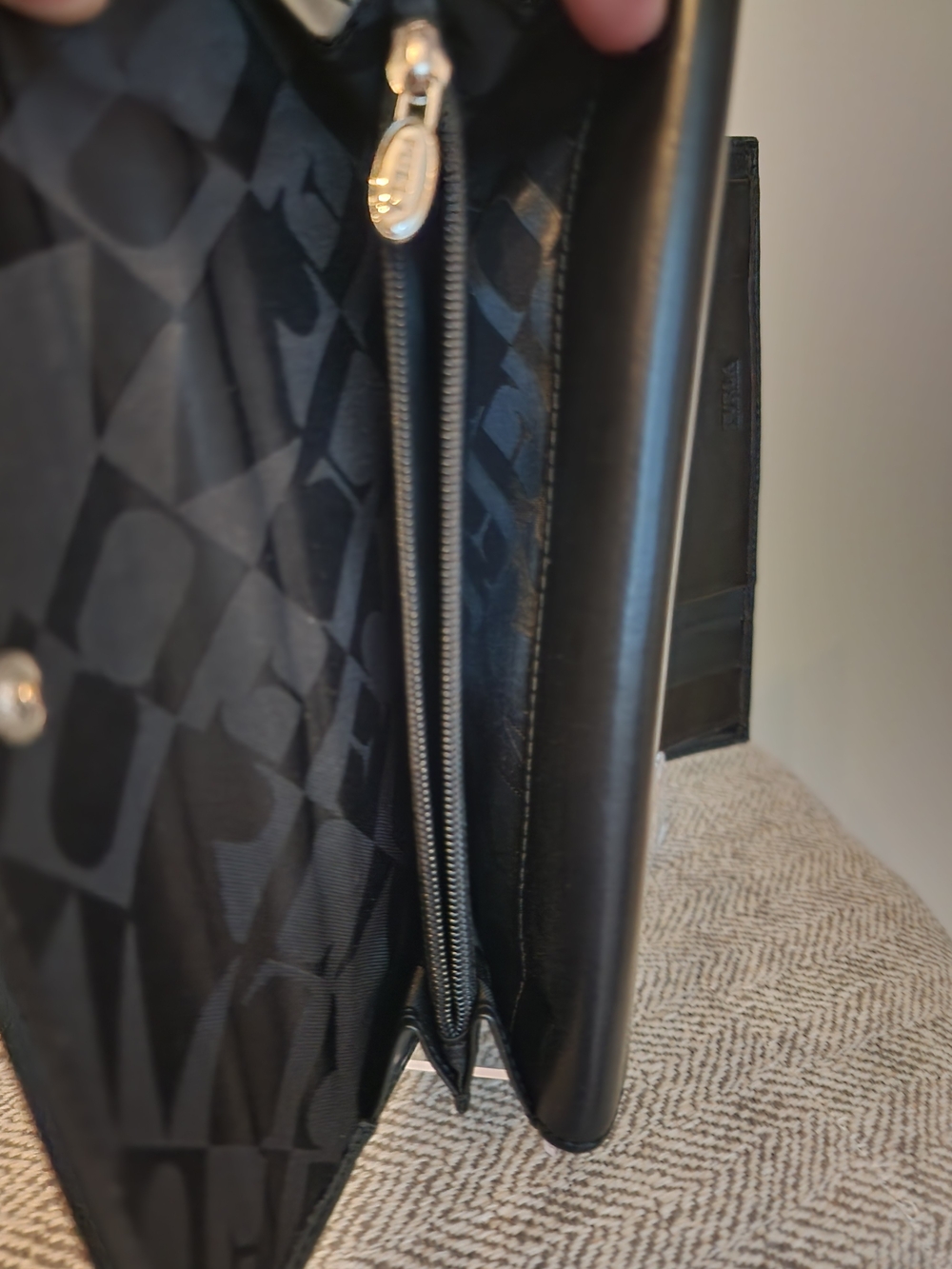 EUC Furla Large Trifold Black Leather Wallet With Multiple Compartments - Picture 6 of 7